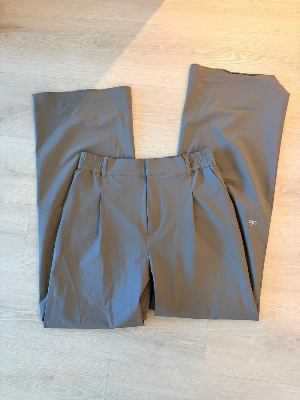 Alo yoga pursuit trouser